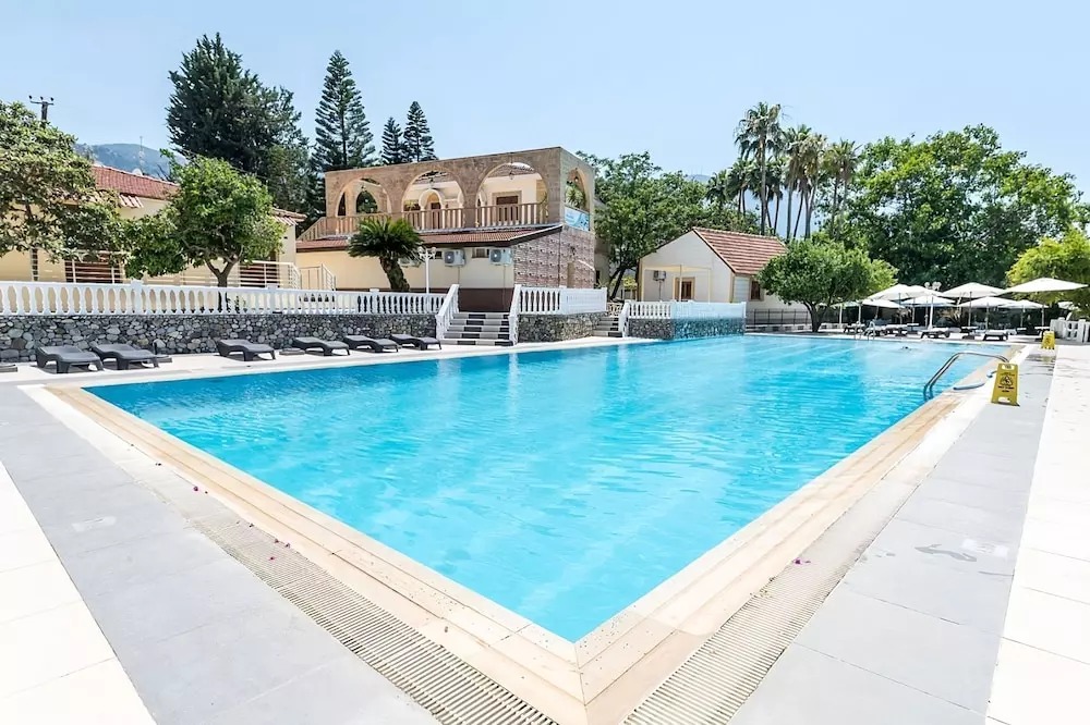 هتل ریورساید گاردن ریزورت